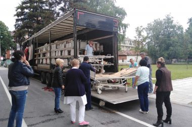 КРЕВЕТИ И ТОАЛЕТНИ СТОЧИЋИ – ДОНАЦИЈА ИЗ НЕМАЧКЕ